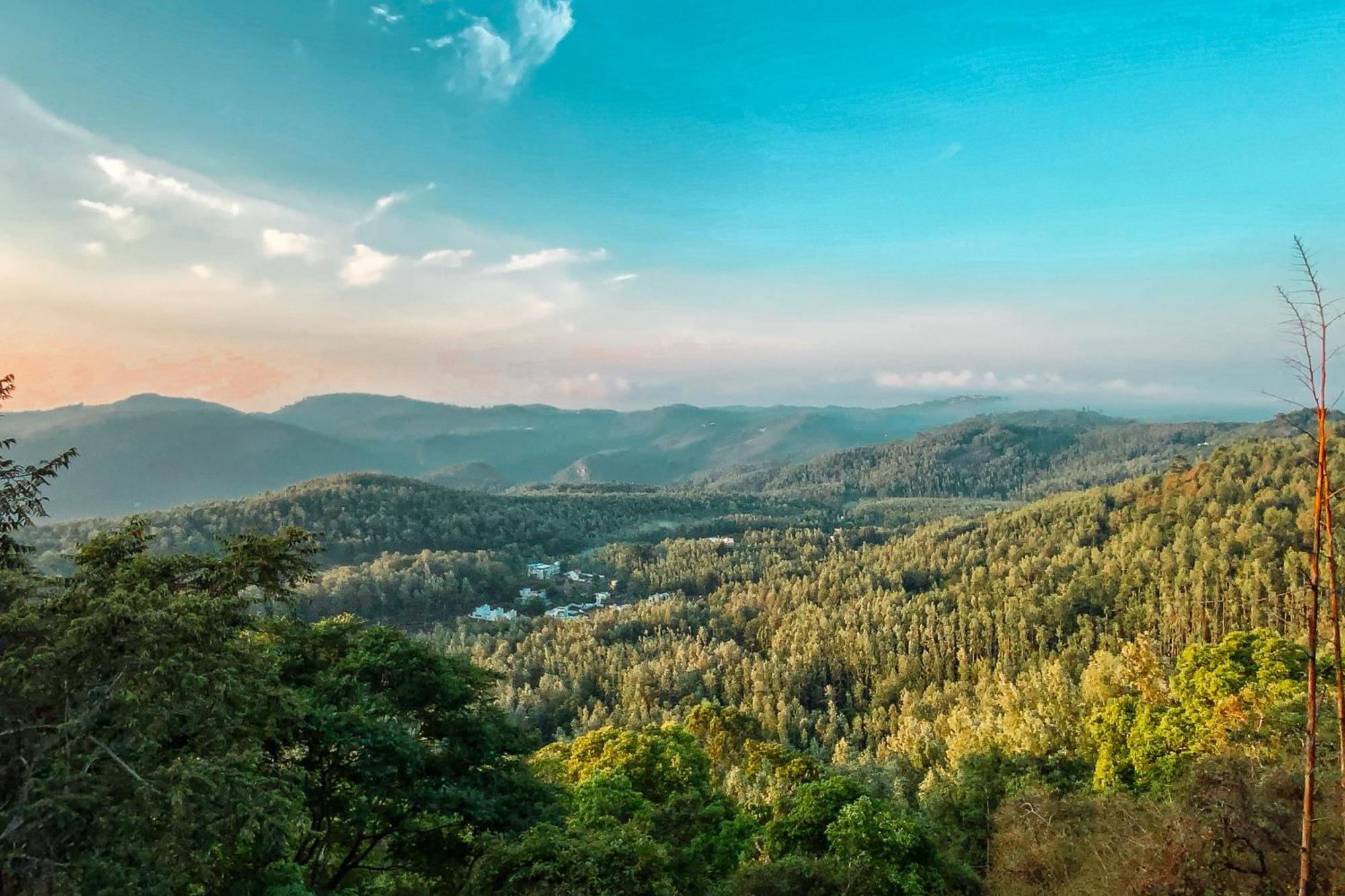 Hotel Meridian Hill Top Yercaud Exterior foto